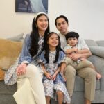 Fita Anggriani Instagram - Foto keluarga yg menguras mental & energy difagi hari , maap lahir batin gezz 🙏🏻✨