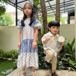 Fita Anggriani Instagram - Foto keluarga yg menguras mental & energy difagi hari , maap lahir batin gezz 🙏🏻✨