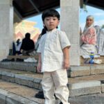 Fita Anggriani Instagram - Foto keluarga yg menguras mental & energy difagi hari , maap lahir batin gezz 🙏🏻✨