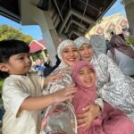 Fita Anggriani Instagram - Foto keluarga yg menguras mental & energy difagi hari , maap lahir batin gezz 🙏🏻✨