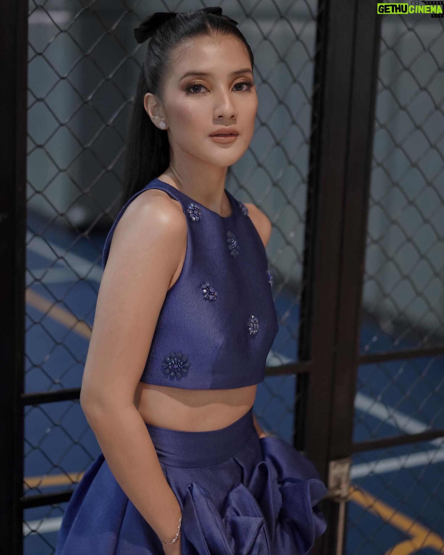 Fita Anggriani Instagram - Hi mak 👋🏼 eh MAURA 💙 @dearjoseries Dress by @sebastianredofficial Jewelry by @thepalace_id Styled by @wanda_haraa MUA by @bubahalfian Hairdo by @diki_hairdo Nails by @blinkstudio.id 📸 by @willymulyadi27