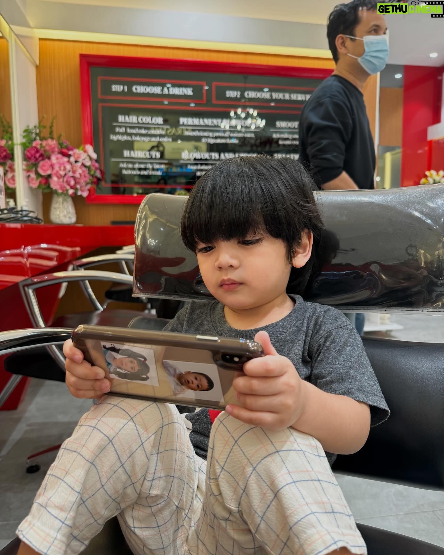 Fita Anggriani Instagram - Masya Allah bahagianya adek yg abis potong lambut untuk menyamvut lebaran ☺️🤲🏼