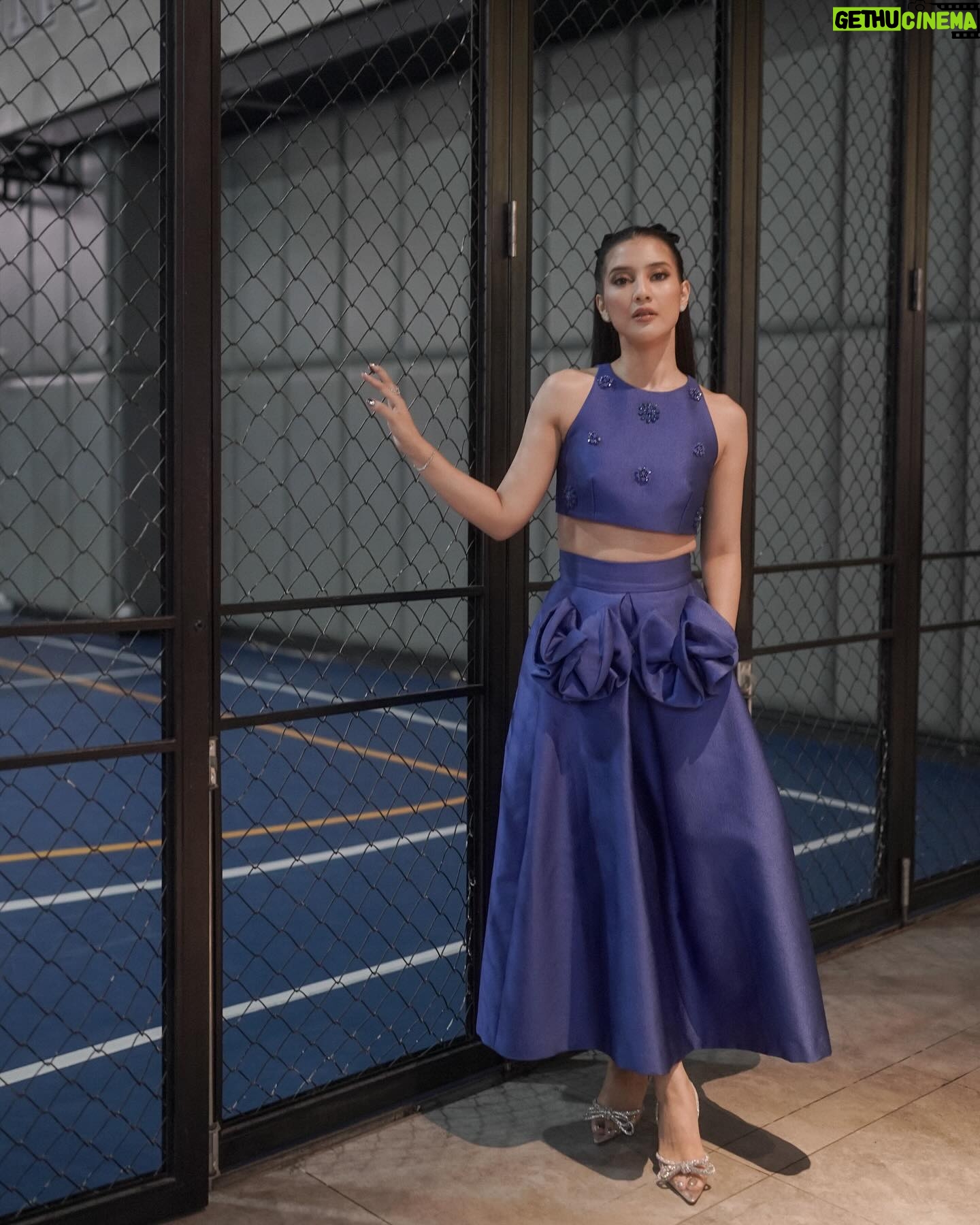 Fita Anggriani Instagram - Hi mak 👋🏼 eh MAURA 💙 @dearjoseries Dress by @sebastianredofficial Jewelry by @thepalace_id Styled by @wanda_haraa MUA by @bubahalfian Hairdo by @diki_hairdo Nails by @blinkstudio.id 📸 by @willymulyadi27