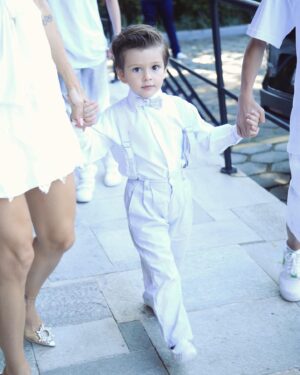 Flávia Viana Instagram - Batizado do Gabriel! 
Que Deus seja a luz que guia e blinda seus caminhos meu filho, estamos aqui sempre para o que der e vier! 
Deus nos abençoe hoje e sempre! 
Amém! ❤️🙏🏼
