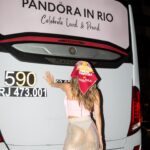 Flávia Viana Instagram - Sobre uma noite mágica! ✨🫶🏼🎉 Sobre viver o Day 1 na Sapucaí colaaadaaaaa na avenida! OMG, foi de arrepiar! Que experiência!!! Look: @charthoficial Foto: @lucasmavinga De @theofficialpandora #PandoraInRio #PandoraSquad24 #PandoraTakesRio #Sapucaí #Carnaval #errejota