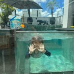 Flávia Viana Instagram - Nosso domingo!!! Acredite nos seus sonhos ❤️💦 Deus sempre esteve Aqui! 🙏🏼 #sunday #pool #domingo #piscininhaamor