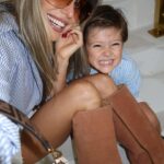 Flávia Viana Instagram - Uma mamãe acompanhada dos filhos e usando a bota mais perfeita do mundo não quer guerra com ngm 🥰 Nós! Pelos olhos da “suirmã” 📸❤️ Bota Elle @wernercalcados