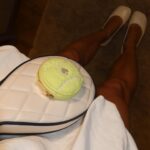 Flávia Viana Instagram - Unboxing bolsa raquete 🎾 @katespadeny Amor a primeira vista! Arraste para esse carrossel TUDO! #unboxing #bolsa #style