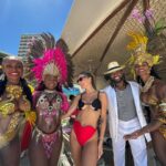 Flávia Viana Instagram - Errejota 💛💚 São 80 influenciadores do mundo todo vivendo o #PandoraInRio e está sendo MUITO especial! Ahhh Mar 🌊, gosto pouco né? 🤭👙☀️ #beach #praia #errejota #PandoraSquad24 #PandoraTakesRio #carnaval