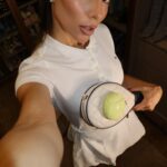 Flávia Viana Instagram - Unboxing bolsa raquete 🎾 @katespadeny Amor a primeira vista! Arraste para esse carrossel TUDO! #unboxing #bolsa #style