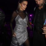 Flávia Viana Instagram - O que foi o desfile da @philipppleinofficial !!! Aliás, o Plein Show! ✨ O colorido saiu de cena e vimos muito branco, preto e jeans! Cores neutras repletas de muito brilho! A passarela brilhou, literalmente na noite de ontem. Que especial! #mfw #desfile #fashion