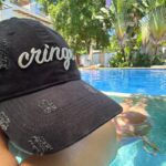 Flávia Viana Instagram - Cringe? Eu? Hehehehhe Aproveitando um relax sob o Solzão da Bahia antes do casório! Aiiii meu ❤️ Vou de Rosinha hoje! #CasamentoMariERomulo