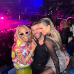 Flávia Viana Instagram - O que foi o desfile da @philipppleinofficial !!! Aliás, o Plein Show! ✨ O colorido saiu de cena e vimos muito branco, preto e jeans! Cores neutras repletas de muito brilho! A passarela brilhou, literalmente na noite de ontem. Que especial! #mfw #desfile #fashion