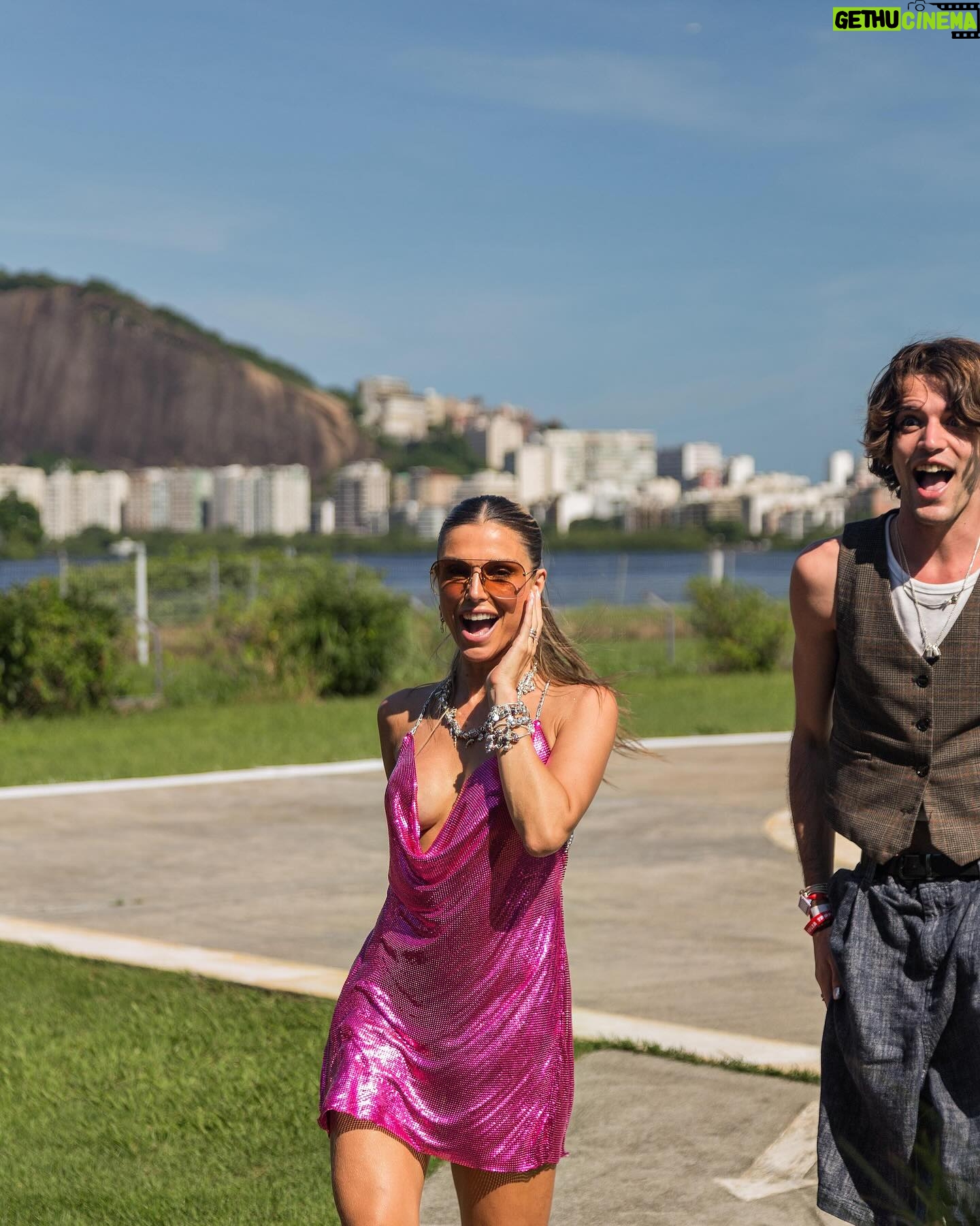 Flávia Viana Instagram - Me despedindo do Carnaval com @theofficialpandora da forma mais linda, sobrevoando a Cidade Maravilhosa e preenchida de boas memórias que levarei comigo! Cada Charm contará um pedacinho do nosso Carnaval! Foi Lindooooo e até breve 🙏🏼💗✨ Dress @theresaoficial Foto @lucasmavinga #PandoraInRio #PandoraSquad24 #PandoraTakesRio #carnaval