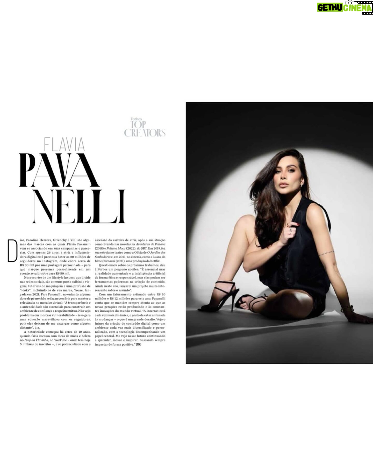 Flavia Pavanelli Instagram - Passa um filme na cabeça - é um clichê, porém inevitável. Estou aqui do outro lado do mundo justamente fazendo o que mais amo e pensando que tudo começou na internet há 10 anos atrás praticamente com um vídeo despretensioso de “como eu passo rímel” (não sabia nem que o nome correto era “máscara de cílios”, já que “rímel” é uma marca). Tão genuíno. Eu tenho orgulho demais daquela garota de 16 anos que marcou uma geração somente com um intuito: compartilhar tudo de melhor que ela sabia. E olha que eu mal sabia de nada… Sou tão, mas tão grata a vocês. Sou grata a minha família, a todos que nunca deixaram de acreditar em mim, a Deus, a minha pureza e a muitas outras coisas que faço questão de carregar comigo pra sempre. Obrigada! @forbesbr é uma honra ser elegida nessa lista de “top creators” ⭐️ aliás, é uma honra ter o reconhecimento de todos vocês! Foto: @victoraffaro Look: @shopyouse