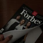 Flavia Pavanelli Instagram – Abril, em seu último dia, me faz refletir. Apesar de suas dores, delícias e emoções, esse foi um mês e tanto. Parece que coube um ano dentro dele. Da mesma forma que fui parar lá do outro lado do mundo, tive ainda mais certeza que o meu tá aqui do meu ladinho e preciso aproveitar cada momento dele. Além de dia 30, hoje também é aniversário do meu pai. De fato, meu verdadeiro braço direito. Esse grande homem me incentiva, me ensina e está do meu lado como ninguém – até hoje. Que sorte eu tenho! Apesar dos desafios, há muito a agradecer. Deixo esse dump como um registro à insanidade de Abril e aproveitar pra dizer que amo muito tudo que está presente nele! Não coube nem 1/3. Que venha Maio 🍂🤎🙏🏼🐻✨🏆🍁💼