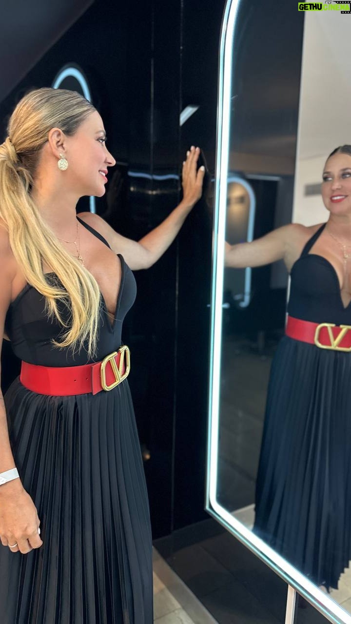 Flaviana Seeling Instagram - Vestirse para el éxito es parte crucial de tu amor propio, de sentirte hermosa! No guardes la ropa para ocasiones especiales, el mantel bonito para cuando vengan visitas… date los gustos de disfrutar lo mejor que tienes, para ti porque lo mereces✨🤍. #FlavianaSeeling #Exito #AmorPropio