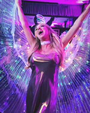 Flaviana Seeling Instagram - Gracias a todos los que me acompañaron en la celebración de mi cumpleaños 😍💖 fue una noche increíble! Llena de amor, risas, cariño y mucha diversión!!! 🎂💖

Primeras fotos! Ya les mostraré más de lo que vivimos, para que estén atentos 🤫, así que cumpleaños parte 1! 

Paso a agradecer a @flamaprime por la mejor fiesta de cumpleaños! 😍

@darkfilms_pro por siempre acompañarme y entregar las mejores fotos y videos

@sik_producciones por las maravillosas letras led y cámara 360 🤩

@franpi_cam por el increíble show de robot led🤩

@noecreaciones.cl cl por crear el mejor ambiente con una decoración espectacular! 🤩

Gracias a todos los que ayudaron a que esta celebración fuera posible😍.
