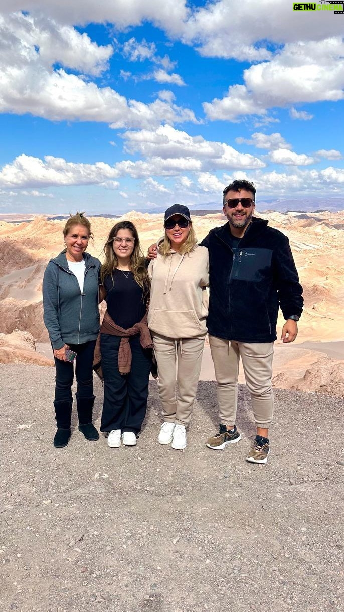 Flaviana Seeling - 450 Likes - Día uno del viaje… la locura no ha faltado ajaja 🤣
Video editado por @giuliborlando
.
#viajes #sanpedrodeatacama #chistoso #chistes #familia #insta #brasil #chile