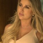 Flaviana Seeling Instagram - ¿Qué es el foco para ti? Quizás no te das cuenta aún, pero mantener foco en nuestras metas, por muy pequeñas que estas sean, nos va a maneter concentrados en lo que queremos lograr. Cuando mantienes concentración y enfoque en tu objetivo, no hay nadie que pueda detenerte!! Conviértete en un alma vibrante!! Fla 🤍 . . #soyvibrante #flavianaseeling #motivacion #amorpropio #frasesinspiradoras #coachdevida #coaching #lifestyle #inspiración #educación Foto by @undress_mag