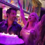 Flaviana Seeling Instagram – Gracias a todos los que me acompañaron en la celebración de mi cumpleaños 😍💖 fue una noche increíble! Llena de amor, risas, cariño y mucha diversión!!! 🎂💖
Primeras fotos! Ya les mostraré más de lo que vivimos, para que estén atentos 🤫, así que cumpleaños parte 1!
Paso a agradecer a @flamaprime por la mejor fiesta de cumpleaños! 😍
@darkfilms_pro por siempre acompañarme y entregar las mejores fotos y videos
@sik_producciones por las maravillosas letras led y cámara 360 🤩
@franpi_cam por el increíble show de robot led🤩
@noecreaciones.cl cl por crear el mejor ambiente con una decoración espectacular! 🤩
Gracias a todos los que ayudaron a que esta celebración fuera posible😍.