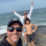 Flaviana Seeling Instagram – Feliz día del amor en todas sus formas y colores! ✨🤍
Amor de pareja, familia, amigos… debo decirles que soy una bendecida y agradecida de todas las personas que me rodean, tengo un esposo maravilloso, hijos perfectos, familia increíble y amigos que siempre están al pie del cañón.
Gracias a ellos por todo lo que me entregan día tras día, son mi pilar fundamental y quiero celebrarlos cada día! Los amo!!!!
Y aunque sea una fecha más comercial, celebren el amor, disfrútenlo, es la fuerza mas grande que existe, que nunca les falten excusas para tomarse un tiempo con su gente y cargar sus baterías 🔋 🤍.
