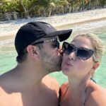Flaviana Seeling Instagram – Tener un compañero es magia, estar juntos apoyándonos en cada etapa de nuestra vida ha sido fundamental! 
Este viaje fue tan especial para nosotros 🥰 .
A veces no entendemos lo que la vida nos regala, por eso es importante creer en Dios y en que nos seguirá guiando por el mejor camino 🙏🏻. 
Amor,  gracias por todo lo que me entregas a diario, por hacerme reír y compartir locuras 💖 
Te amo @orlando_carmona ♥️

Experiencia increíble en @unico2087 😍

#myunicoexperience 

UNICO 20°87°, Hotel Riviera Maya 📍

🙌🏻🌴