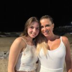 Flaviana Seeling Instagram - Gracias Dios por permitirme empezar el 2024 de la mejor forma posible! ✨🤍. Gracias 2023 por cada aprendizaje, incluso te agradezco cada lágrima que me ha permitido ser mi mejor versión 🤍✨. Gracias a todos ustedes! Que me acompañan en mis locuras y forman parte de mi familia de instagram ✨🤍. Recién estamos llegando de Brasil 🇧🇷 mi país natal que tiene mi cariño , a Chile 🇨🇱 el país que tiene mi corazón ♥️ y me ha recibido con los brazos abiertos. No imaginan lo maravilloso y necesario que era este viaje, por muchos años no pude pasar Año Nuevo al lado de los que amo, recargar baterias con la familia es una de las bendiciones mas grandes que existen. Gracias! Los amo!