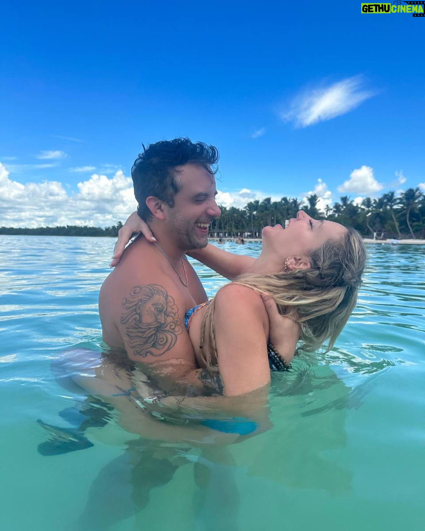 Flaviana Seeling - 7.9K Likes - Mi gran compañero que me regaló la vida ❤️ lo que siempre quise y esperé, gracias esposo mío por ser mi partner en cada aventura, por escucharme, aconsejarme y mostrarme tu visión tan bonita de las cosas, te amo ❤️.