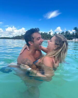 Flaviana Seeling Instagram - Mi gran compañero que me regaló la vida ❤️ lo que siempre quise y esperé, gracias esposo mío por ser mi partner en cada aventura, por escucharme, aconsejarme y mostrarme tu visión tan bonita de las cosas, te amo ❤️.