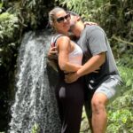 Flaviana Seeling Instagram - Amor mío , cumpliendo mas un año a tu lado y hemos pasado por grandes aventuras , grandes alegrías y muchas sorpresas! Eres mi compañero, mi partner , mi amante , mi todo!!! Nuestra familia es la más unida y amo a nuestros hijos @giuliborlando y @gianlucasplay como nos apoyan día a día mutuamente!!! No puedo pedir nada más a la vida … si puedo … jajajaja ya sabes que !!! ♥️♥️♥️♥️♥️ Seguimos positivos y unidos que este próximo año es el súper AÑOOOOOOOOOOOOO @orlando_carmona