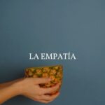 Flaviana Seeling Instagram - La empatía es nuestra forma principal de conectar, de aprender y de enseñar, a las futuras generaciones que, aunque no entendamos lo que sienten o no sepamos por lo que están pasando, saber decir...”Debes saber que no estás solo”. Empatía es comprender que las personas son distintas, es reconocer nuestros sentimientos malos y buenos, es ser capaz de regularnos por el bien de los demás, es ponerse en el lugar del otro y pensar en cómo ayudar... Si pudieras mirar y reflejar lo que siente el corazón de una persona, de forma física...¿Lo tratarías de la misma forma? Vamos por un mundo más empático donde enseñemos a nuestros niños a ser mejores personas, cultivando el respeto y el auto análisis. Con todo el amor del mundo, Fla y el equipo de @soy.vibrante . . #soyvibrante #empatia #porunmundomejor #flavianaseeling #coachdevida #coaching #metas #nuevasenergias #amorpropio