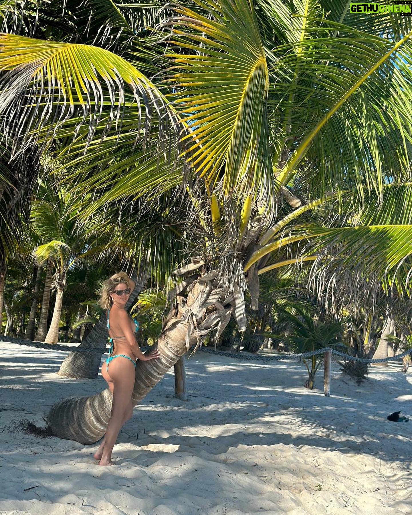 Flaviana Seeling Instagram - En este viaje me pasó de todo , días que estuve muy enfermita y días maravillosos , pero cuando me sentía bien DISFRUTÉ A TODO CACHETE jajajaja Ustedes saben que amo la playa y el verano eterno 😍. Tu que prefieres? Verano o invierno? 😱 te leo 👇 Paisajes maravillosos de @unico2087 ! #myunicoexperience UNICO 20°87°, Hotel Riviera Maya 📍