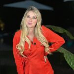 Flaviana Seeling Instagram - Muchos confunden el empoderamiento con esa persona que baja de un auto lujoso, que tiene ropa de marca y muchos ceros en la cuenta… eso es ser una persona con dinero. Una persona empoderada tiene seguridad y trabaja en si misma a diario, tiene amor propio, sabe lo que vale y lo que merece, es resiliente y a pesar de los golpes… aún tiene una sonrisa y va por mas! . ¿Qué consideras tú que podrías cambiar de tu rutina para empoderarte aun mas? Te leo 👀