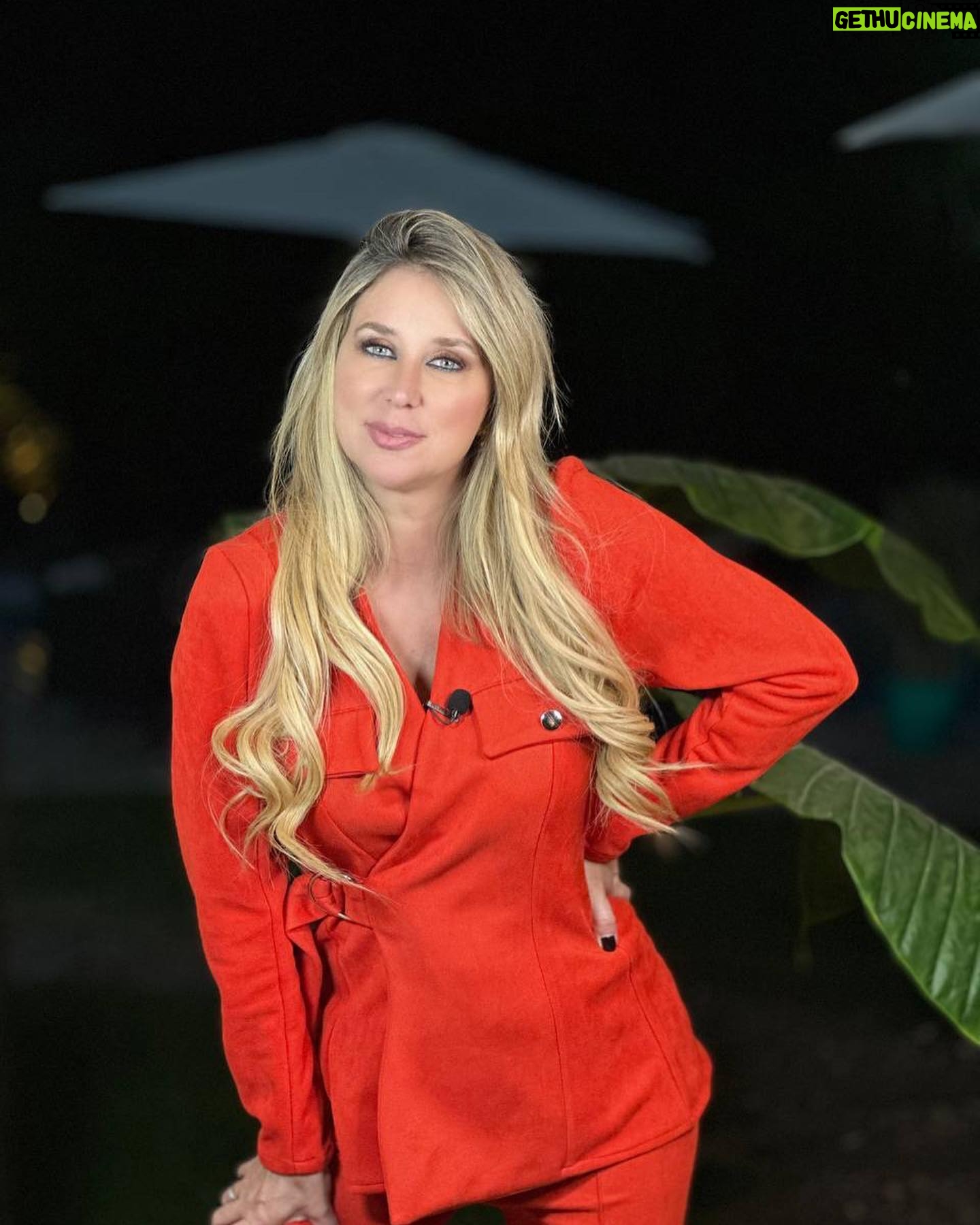 Flaviana Seeling Instagram - Muchos confunden el empoderamiento con esa persona que baja de un auto lujoso, que tiene ropa de marca y muchos ceros en la cuenta… eso es ser una persona con dinero. Una persona empoderada tiene seguridad y trabaja en si misma a diario, tiene amor propio, sabe lo que vale y lo que merece, es resiliente y a pesar de los golpes… aún tiene una sonrisa y va por mas! . ¿Qué consideras tú que podrías cambiar de tu rutina para empoderarte aun mas? Te leo 👀