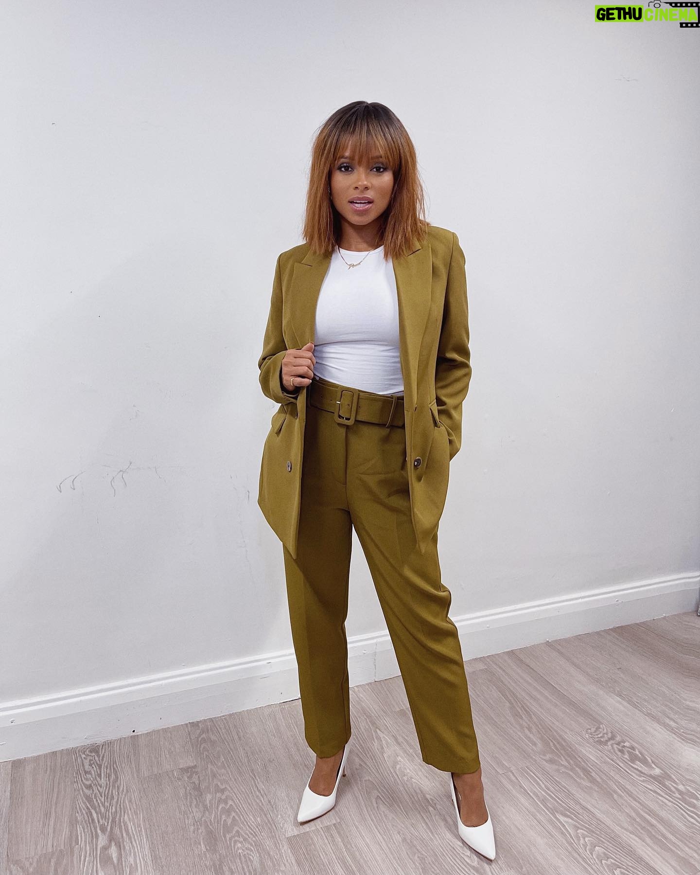Fleur East Instagram - Loved having a little transformation tonight on It Takes Two! It’s been fun checking in with all of the couples and I’m so excited to see them dance this weekend! Who are you looking forward to watching on Saturday night??✨🪩 MUA: @keshiaeast_ HAIR: @umuniquej.hair STYLED BY: @ryankaystyles