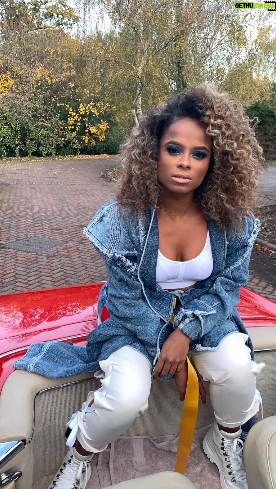 Fleur East Instagram - A story of strength, resilience, persistence and unwavering self belief. I was so excited to sit down with Anna Richardson who is a fascinating woman and I’ve LOVED her show Naked Attraction since the first show! You will love this episode! Listen NOW wherever you get your podcasts and watch the episode on the Simply Be YouTube channel.