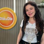 Flora Martínez Instagram - La actriz, cantante y ahora directora de cine @floramartinezoficial nos cuenta sobre la primera película que dirige “Itzia, Tango & Cacao”, un filme en el que la comunidad sorda es el eje principal. 🎬💃🧏 #DíaADía #FloraMartínez #Cine #Colombia