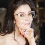 Flora Martínez Instagram - Muy buenos dias 🌸Ya visitaron las urnas? 💋 👓@viclenses__opticalf @jimmyfotos
