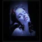 Flora Martínez Instagram - Próximo Viernes 27 de Agosto un tributo muy especial a una de mis grandes musas: Billie Holiday 🌼 Dedicada a todxs lxs amantxs, a todxs lxs lovermanes y lovermanas 😍 "Oh, where can you be Lover Man ?" 🌼 Friday 27th #billieholiday #unitedstatesvsbillieholiday #loverman #jazz #vocaljazz @spotify #spotifyplaylist #jazzyromance . . Link pre save on my bio 👆👆👆👆 o