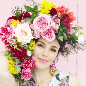 Flora Martínez Instagram - siempre florece ... always bloom 🌺🌸🏵️🌻🌼 
Photo by @raulhiguera