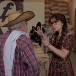 Flora Martínez Instagram - Hola! Itzia ya está disponible en salas de cine de toda Colombia. Revisa en mis historias destacadas en el botón con la letra "i" para buscar el cine que te quede más cerca. Cuando hayas visto la película escríbeme por interno que estaré contestando 😜 abrazo 🤗 . . #ITZIATangoYCacao #cinecolombiano @cinecolombia @cinemasprocinal @clubroyalfilms @cinepolis.co @cinemania_colombia @itziatangoycacao