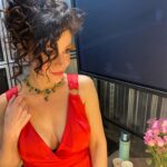 Flora Martínez Instagram - Gracias a @tbl_live y a @accionacultura por invitarme a cantar en la maravillosa exhibición acerca de la vida y obra de Frida Khalo💋 Gracias a @swarovski por acompañar esta velada con esta hermosa colección y a @oscartsanchez (make up💄)