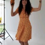 Flora Martínez Instagram - Aquí a punto de hacer fotos con @ferriveraruiz para estrenar estudio y cámara @alphabysony_latin 😍 Feliz día a todos los papás 🥰 #itziatangoycacao #itzia #tango #cacao