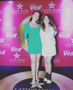 Flora Martínez Instagram - Latino Music Awards con mi Sophie ❤️ 

👗&💋@franklinramostoscano
@marcmazzini