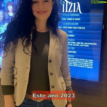 Flora Martínez Instagram - Hoy pasé por @avenidachilecc a saludar 🙏❤️🇨🇴 . . @cinecolombia @itziatangoycacao #itziatangoycacao #cine #floramartinez #directora #operaprima #realismomagico