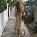 Florence Welch Instagram – 🌙🧚🏻 Thank you to everyone who alerted me and @aldenejohnson about the Gunne w the incredible lace hood from @lseclecticvintage
Headed to the Hollywood Bowl see you soon 🧚🏻