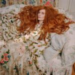 Florence Welch Instagram – Shot by @autumndewilde for @voguemagazine 🪷
@amandaharlech 
@odilegilbert_official 
@sarahreygate