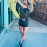 Florencia Bertotti Instagram - Españaaaa estamos flipando o queeeee???? Madridddd allá vamos!! Porque sigue la fiesta, y no podíamos dejar de celebrar también con todos ustedes!!! 💛✨🙌🏻🎤🌼🔥 Nos vemos el 30 de junio en Madrid! Mañana 25/1 salen a la venta las entradas por @ticketmasteres 🎫 No puedo más de felicidad!!! Gracias!!💛