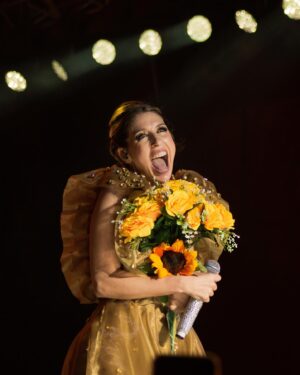 Florencia Bertotti Instagram - Próximo destino? 🌻🎤💛🙌🏻🥳⚡️🔥

TOUR 2023
Septiembre 💫
